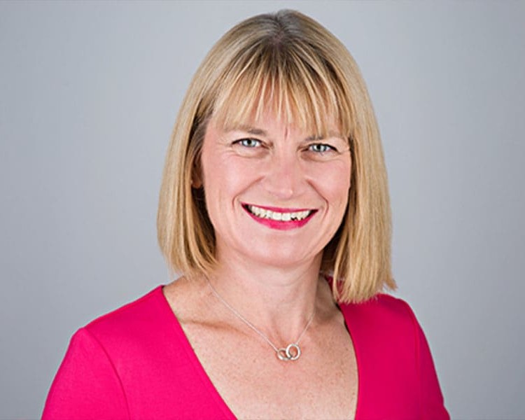 Tracey Groves